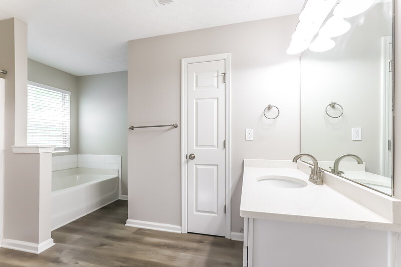 2,005/Mo, 3092 Sentinel Cir Lawrenceville, GA 30043 Main Bathroom View