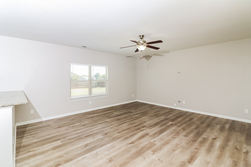 2,275/Mo, 26 Robin Rd Adairsville, GA 30103 Living Room View