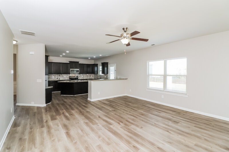 2,275/Mo, 26 Robin Rd Adairsville, GA 30103 Living Room View 3