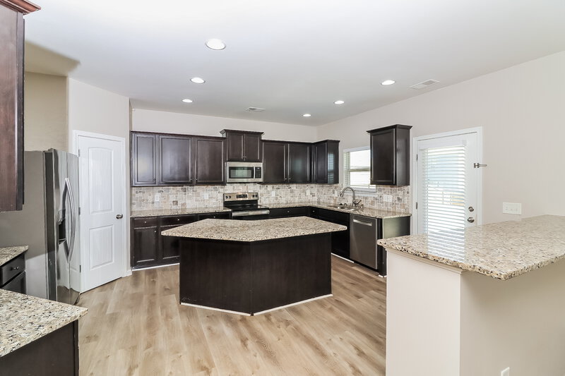 2,275/Mo, 26 Robin Rd Adairsville, GA 30103 Kitchen View 2