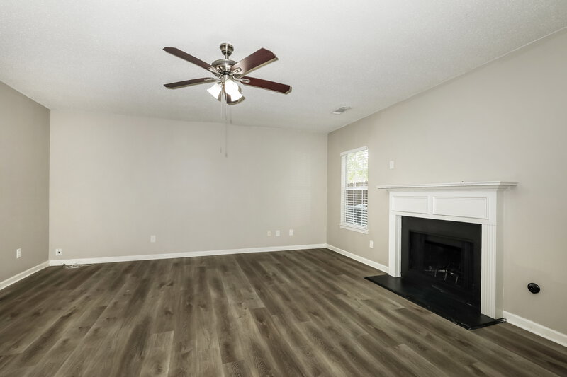 2,300/Mo, 936 Brisley Cir Hampton, GA 30228 Living Room View