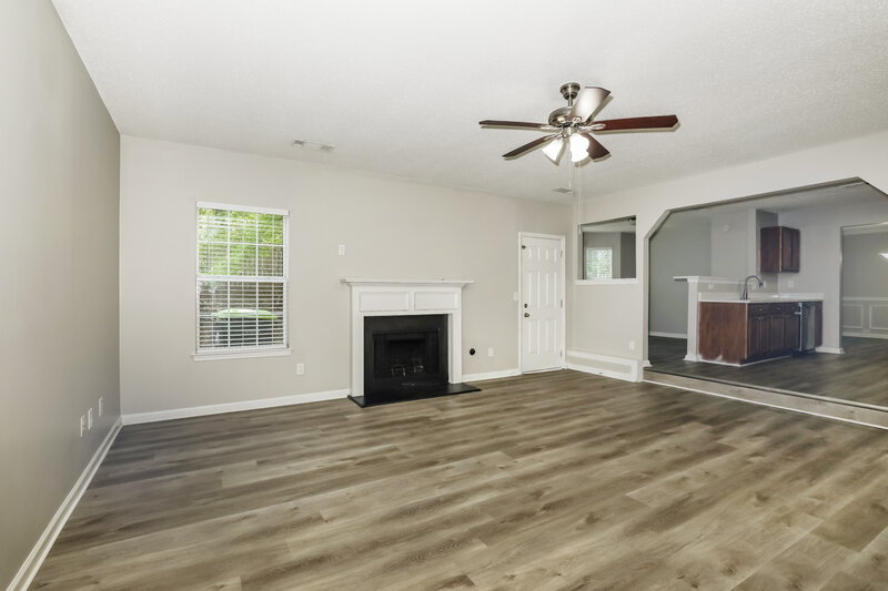 2,300/Mo, 936 Brisley Cir Hampton, GA 30228 Living Room View 2