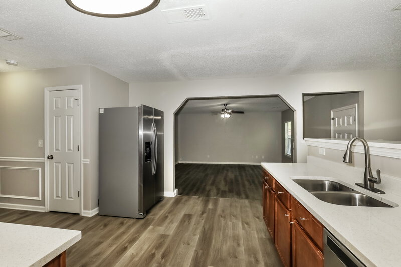 2,300/Mo, 936 Brisley Cir Hampton, GA 30228 Kitchen View