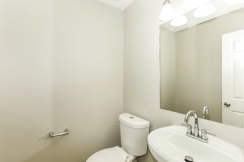 2,300/Mo, 936 Brisley Cir Hampton, GA 30228 Bathroom View 2