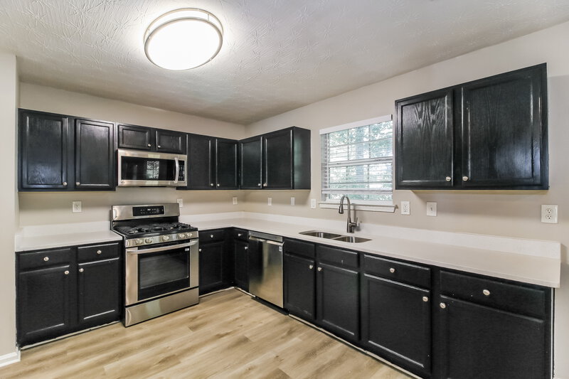 2,180/Mo, 2530 Walter Way Stockbridge, GA 30281 Kitchen View 2