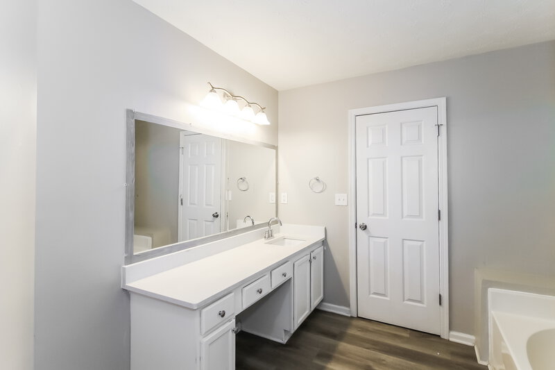2,180/Mo, 2530 Walter Way Stockbridge, GA 30281 Main Bathroom View 2