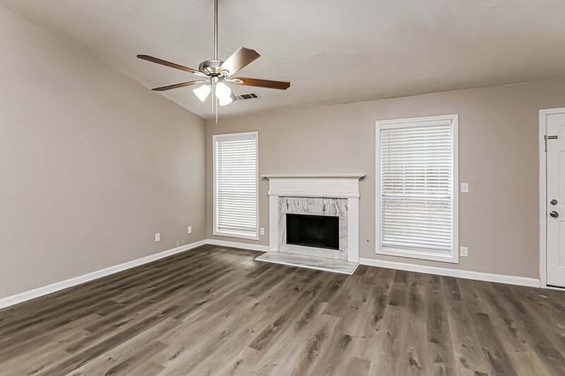 1,940/Mo, 275 Paris Dr Lawrenceville, GA 30043 Living Room View 2