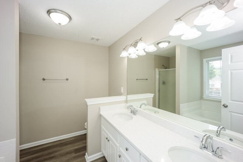 3,710/Mo, 15 Quarry Ln Newnan, GA 30265 Main Bathroom View