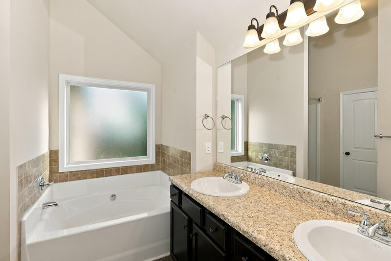 2,400/Mo, 2301 Church St Hampton, GA 30228 Primary Bathroom View