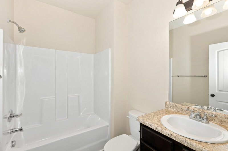 2,400/Mo, 2301 Church St Hampton, GA 30228 Bathroom View