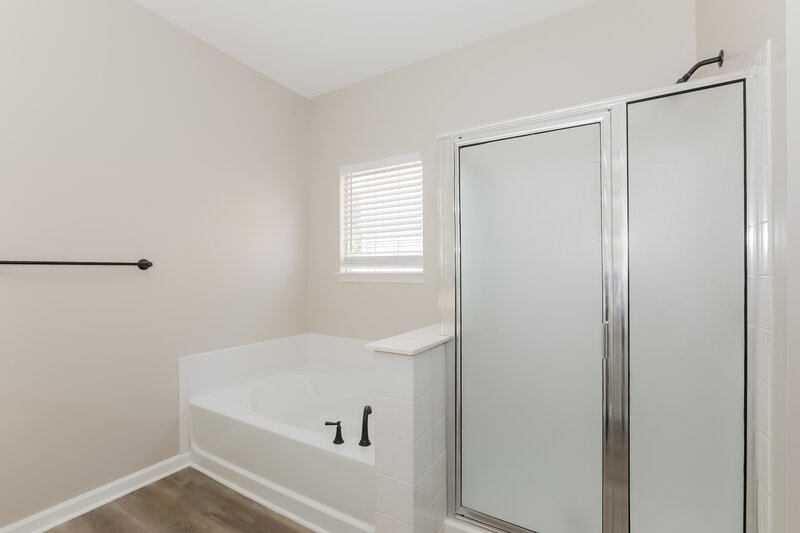 3,430/Mo, 602 Applegate Ln Stockbridge, GA 30281 Main Bathroom View 2