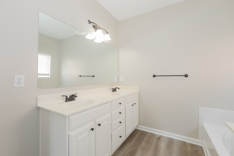 3,430/Mo, 602 Applegate Ln Stockbridge, GA 30281 Bathroom View