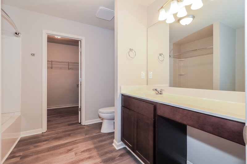 1,925/Mo, 104 Aberdeen Way Dallas, GA 30132 Main Bathroom View