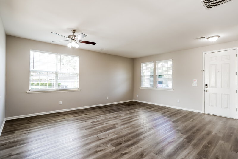 2,680/Mo, 2653 Waterdale Rd SW Atlanta, GA 30331 Living Room View 3