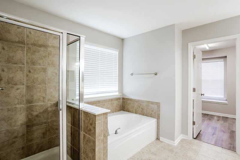 2,680/Mo, 2653 Waterdale Rd SW Atlanta, GA 30331 Main Bathroom View 2