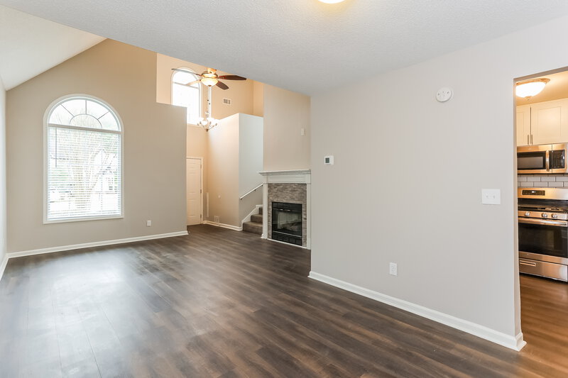 2,490/Mo, 107 Braelinn Creek Path Peachtree City, GA 30269 Living Room View