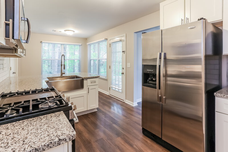 2,490/Mo, 107 Braelinn Creek Path Peachtree City, GA 30269 Kitchen View 2