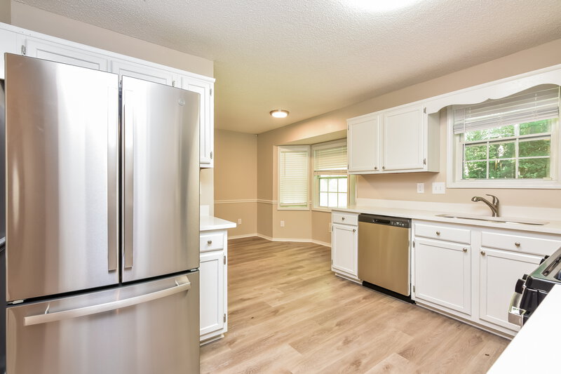 1,745/Mo, 1080 Crystal Springs Trl Hampton, GA 30228 Kitchen View 2