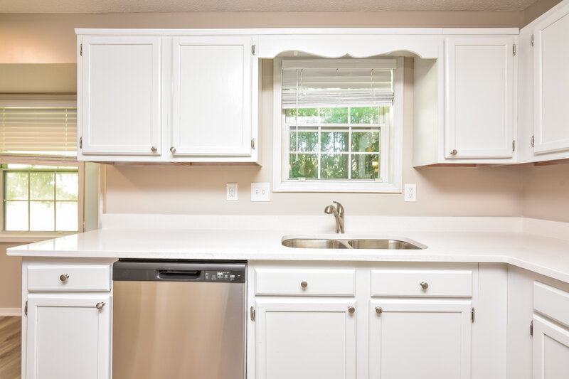 1,745/Mo, 1080 Crystal Springs Trl Hampton, GA 30228 Kitchen View 3