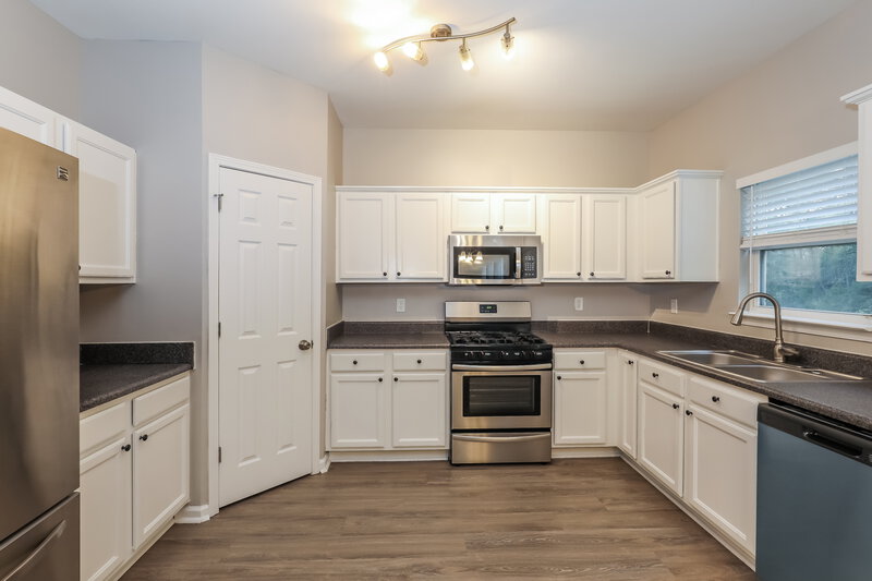 3,580/Mo, 3584 Elk Horn Trl SW Atlanta, GA 30349 Kitchen View