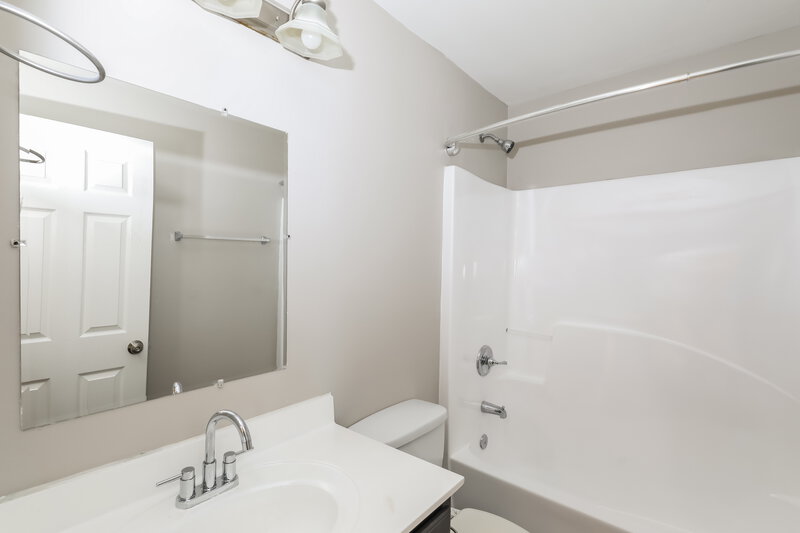 3,580/Mo, 3584 Elk Horn Trl SW Atlanta, GA 30349 Bathroom View