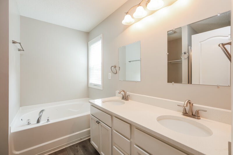 2,060/Mo, 225 Comet Ct Dallas, GA 30157 Main Bathroom View