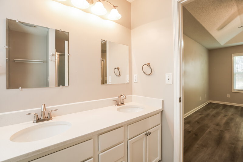 2,060/Mo, 225 Comet Ct Dallas, GA 30157 Bathroom View