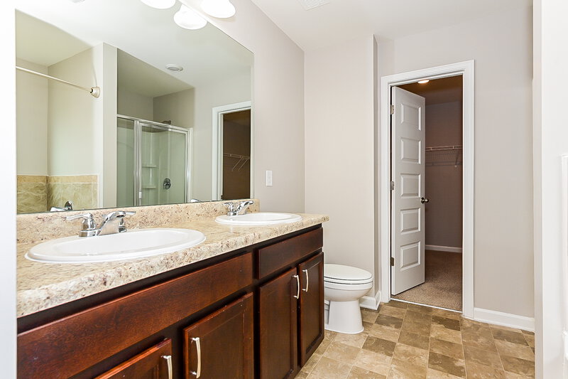 2,010/Mo, 1335 Elmstead Pl Unit 1021 Locust Grove, GA 30248 Main Bathroom View