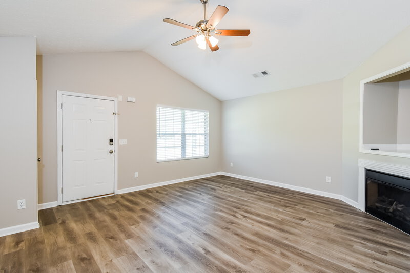 2,840/Mo, 1044 Navaho Trl Monroe, GA 30655 Living Room View
