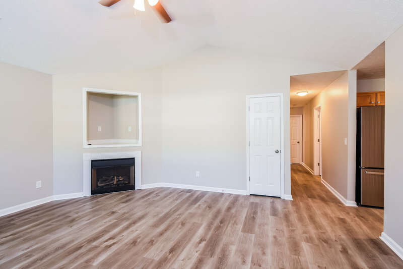 2,840/Mo, 1044 Navaho Trl Monroe, GA 30655 Living Room View 2