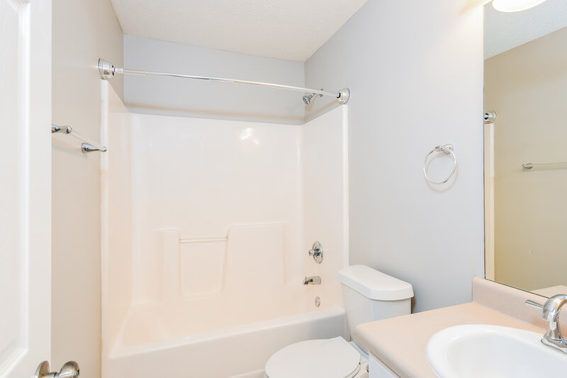 2,840/Mo, 1044 Navaho Trl Monroe, GA 30655 Bathroom View