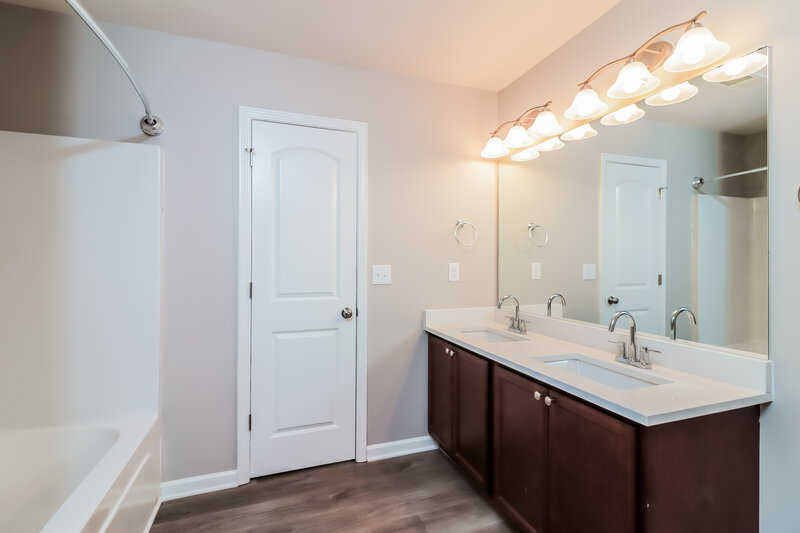 1,800/Mo, 170 Alton Cir Villa Rica, GA 30180 Main Bathroom View