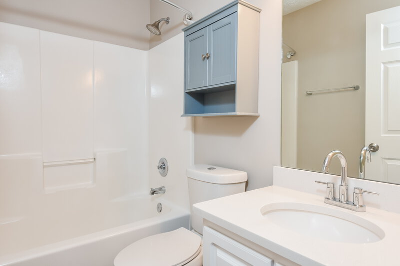 2,170/Mo, 23 Dewey Dr Adairsville, GA 30103 Bathroom View