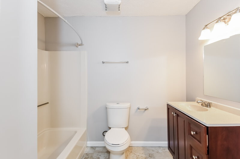 2,320/Mo, 170 Hyde Park Ct NE Kennesaw, GA 30144 Bathroom View