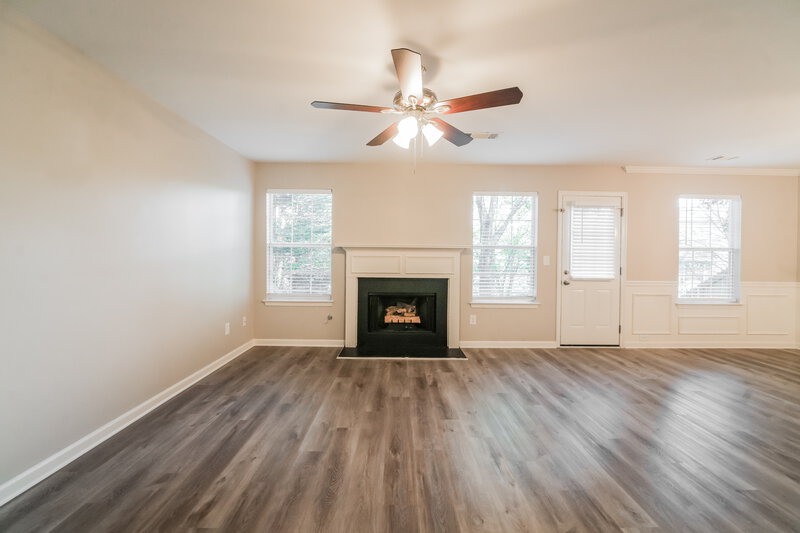 2,175/Mo, 406 Hidden Creek Ct Canton, GA 30114 Living Room View 2