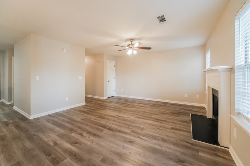 2,175/Mo, 406 Hidden Creek Ct Canton, GA 30114 Living Room View 3