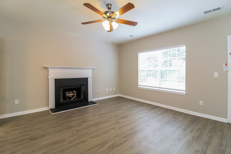 1,815/Mo, 170 Cinnamon Oak Cir Covington, GA 30016 Living Room View