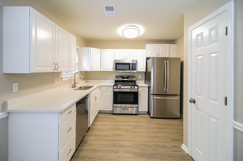 1,815/Mo, 170 Cinnamon Oak Cir Covington, GA 30016 Kitchen View 2