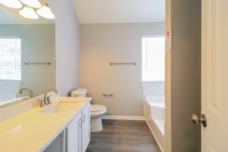 1,815/Mo, 170 Cinnamon Oak Cir Covington, GA 30016 Main Bathroom View