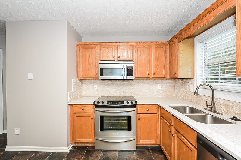1,685/Mo, 200 Kings Cv Locust Grove, GA 30248 Kitchen View 2