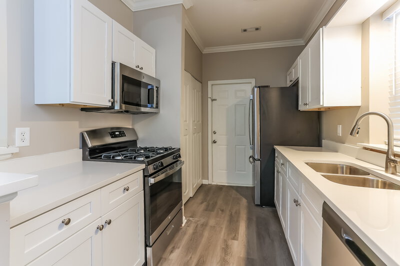 2,090/Mo, 724 S Fairfield Dr Peachtree City, GA 30269 Kitchen View