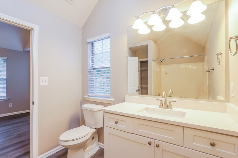 2,090/Mo, 724 S Fairfield Dr Peachtree City, GA 30269 Main Bathroom View