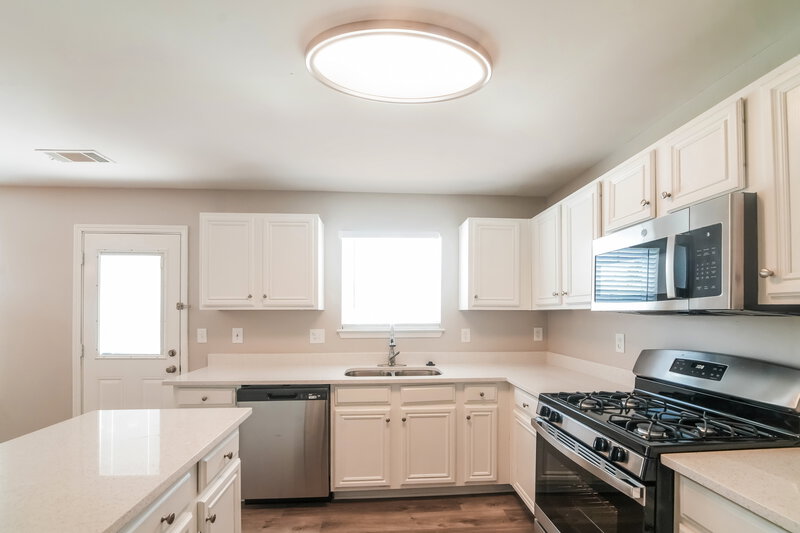 2,520/Mo, 4429 Estate St South Fulton, GA 30349 Kitchen View 2