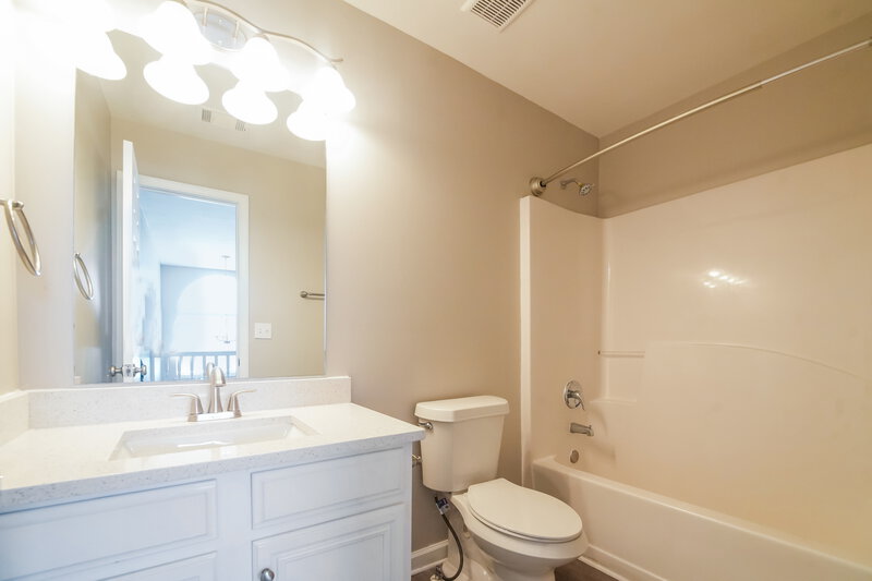 2,520/Mo, 4429 Estate St South Fulton, GA 30349 Main Bathroom View