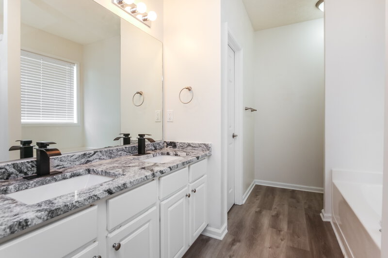 2,080/Mo, 610 Clairidge Ln Lawrenceville, GA 30046 Main Bathroom View