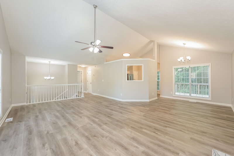 2,145/Mo, 1393 Richland Creek Trl Sugar Hill, GA 30518 Living Room View 2