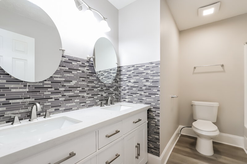 2,225/Mo, 1393 Richland Creek Trl Sugar Hill, GA 30518 Main Bathroom View