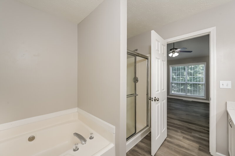 2,145/Mo, 1393 Richland Creek Trl Sugar Hill, GA 30518 Main Bathroom View 2
