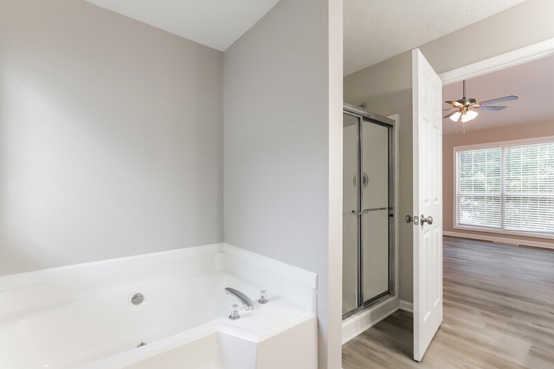 2,225/Mo, 1393 Richland Creek Trl Sugar Hill, GA 30518 Main Bathroom View 3