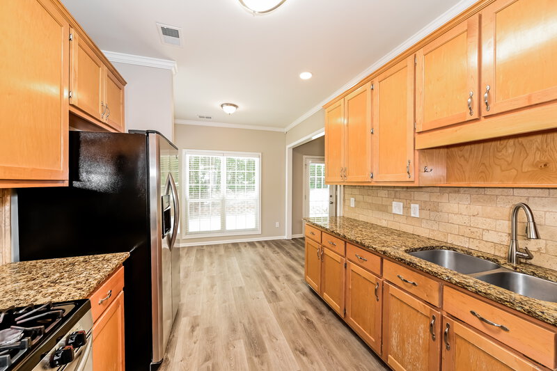 2,505/Mo, 26 Saddlewood Newnan, GA 30265 Kitchen View 2